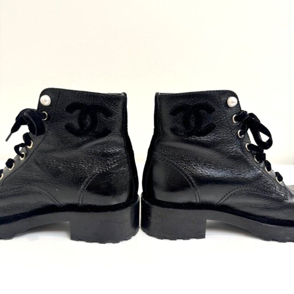 CHANEL Black Shiny Calfskin Velvet Lace Pearl Combat Boots 40 CC Logo Block Shoe